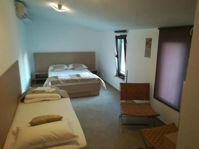 Standard Triple room with garden view