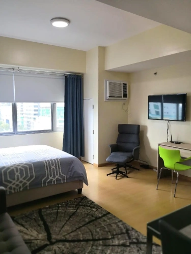 Suite with city view
