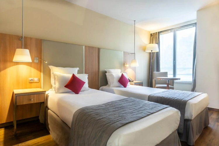 Peninsula All-Suite Hotel by Dream Resorts