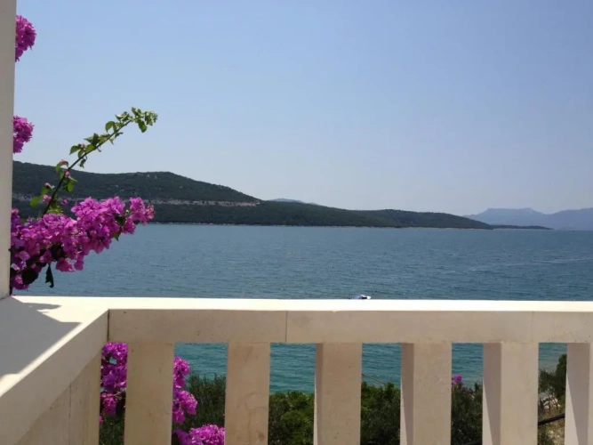 1 Bedroom Apartment with balcony and with sea view