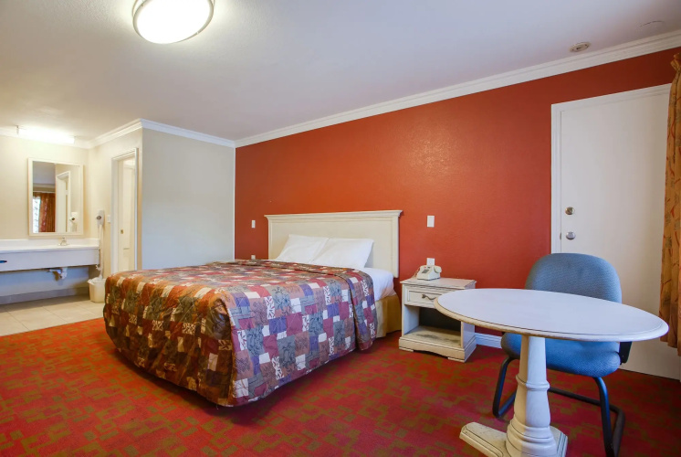 Abby's Anaheimer Inn