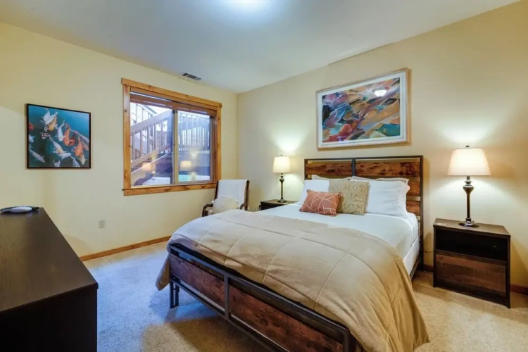 2 Bedrooms Apartment