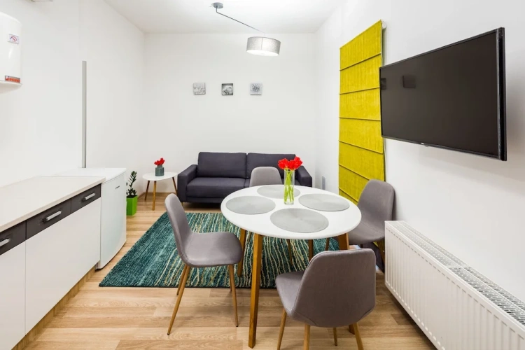 2 Bedrooms Executive Quadruple Family room
