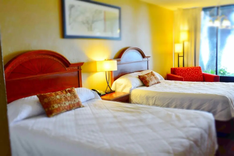 Crystal Cove Hotel