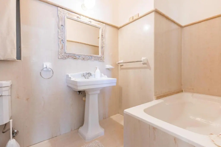 70/2- Spacious & Charming 3 Bedroom Apt In Sliema