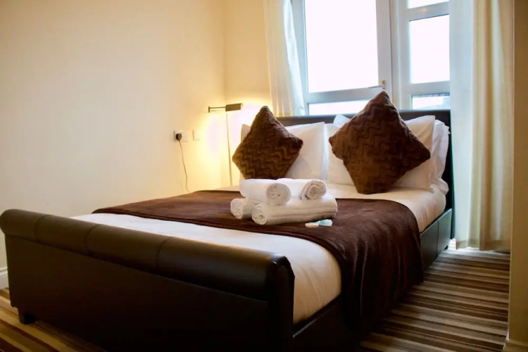 2 Bedroom Leith Apartment
