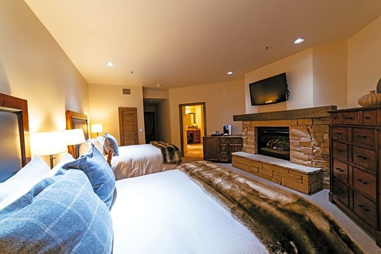 1 Bedroom Luxury Suite with balcony and with view