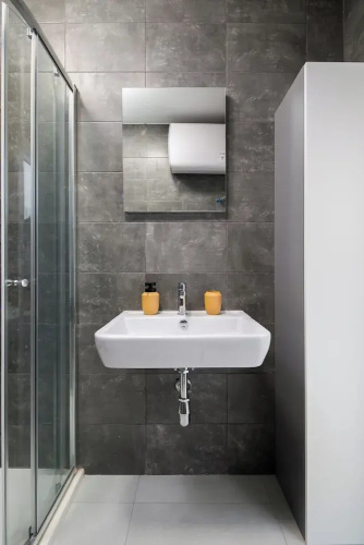 Cosy & Modern 1 BR APT - 2 mins from sea