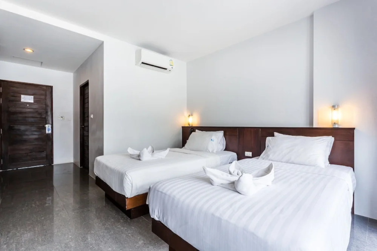 77 Bangla Hotel