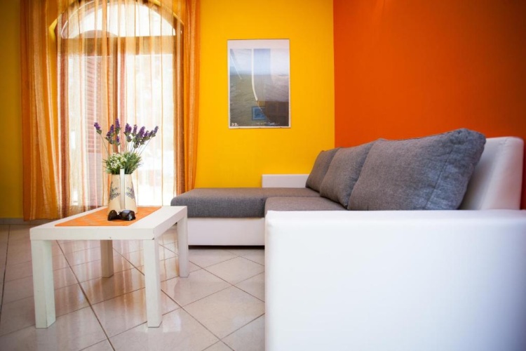 Apartment with sea view