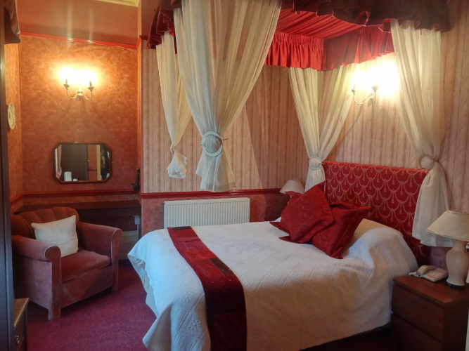 The Edward Hotel