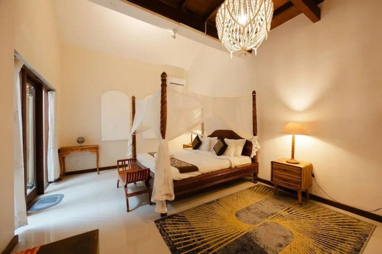 4 Bedrooms Villa