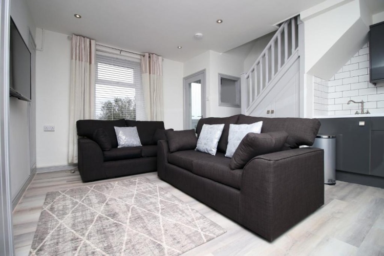 3 Bedrooms Apartment