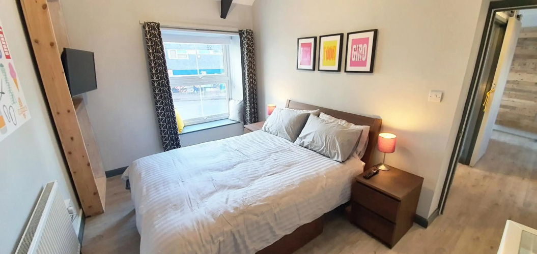 Cheddar Village Apartment