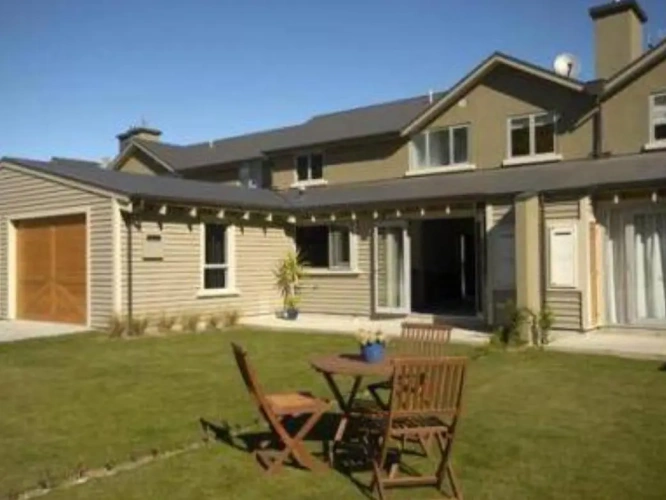 2 Bedrooms Standard Sextuple Apartment