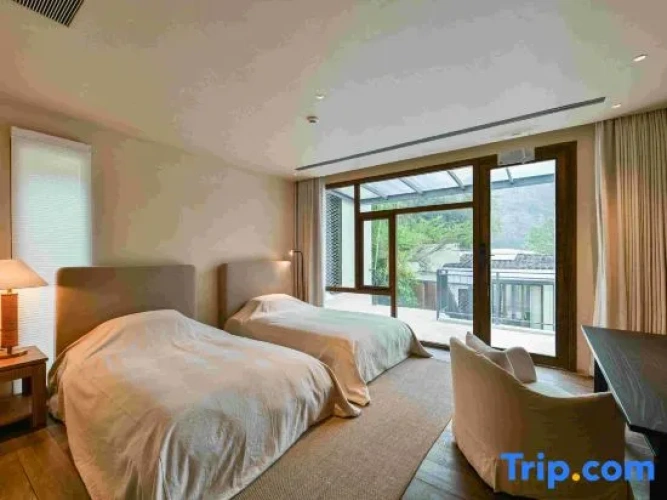 2 Bedrooms Villa with balcony and with courtyard view