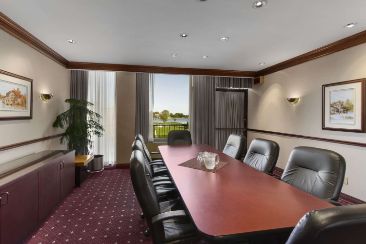 Ramada By Wyndham Belleville Harbourview Conference Centre photo 12