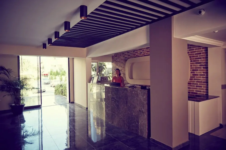 Two Seas Hotel