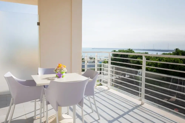 1 Bedroom Deluxe Suite with partial sea view