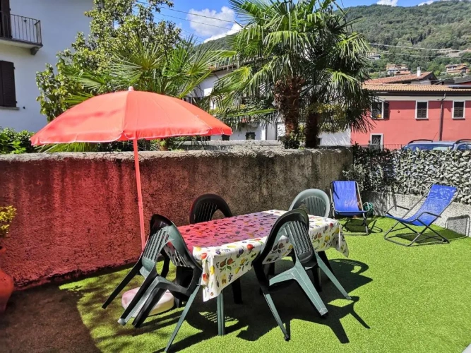 Apartment with garden view