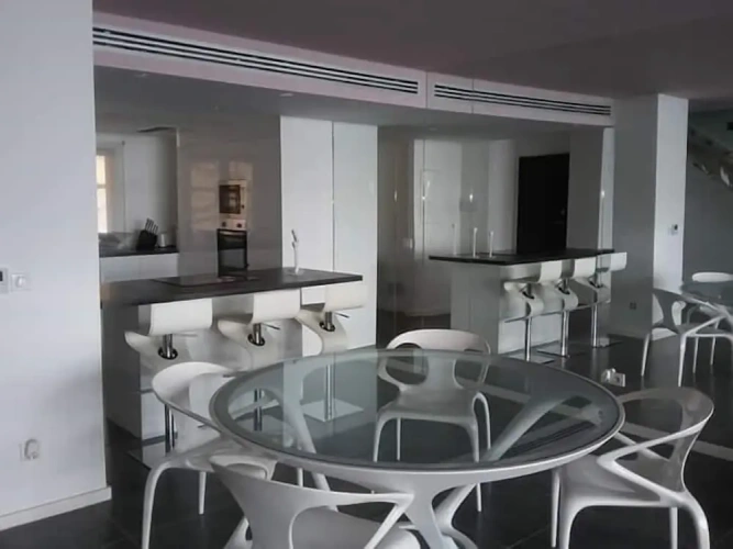 3 Bedrooms Apartment