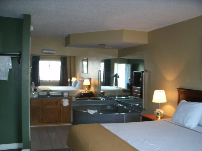 The Admiralty Suites & Inn Memphis Millington