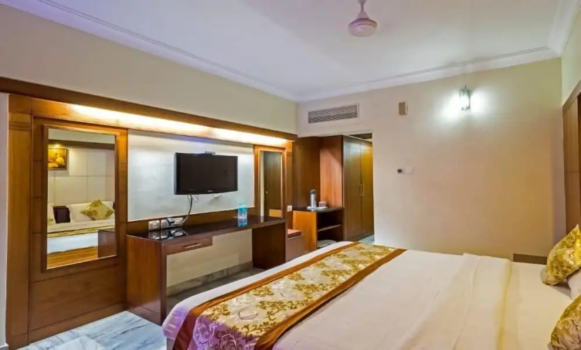 Executive room with city view