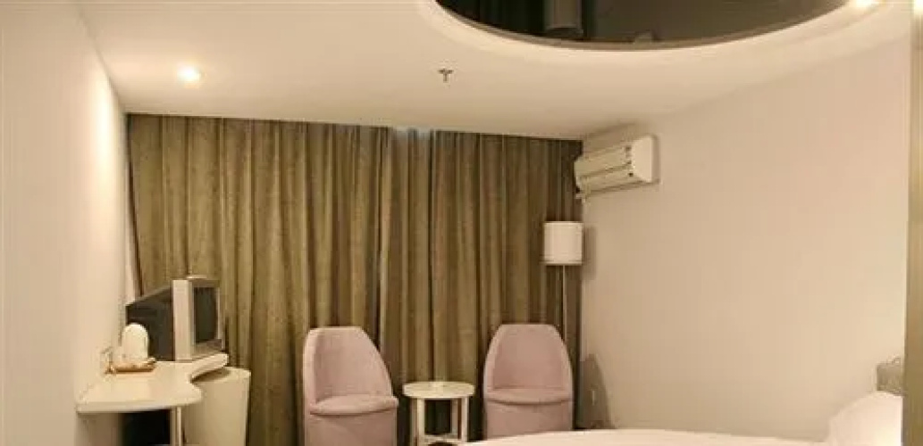 In Three Eight Mo Taiyi Plaza Dalian