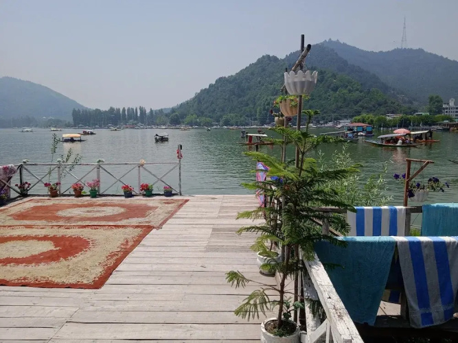 Houseboat New Dongola
