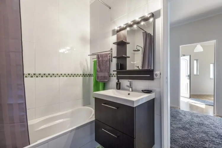 2 Bedrooms Comfort Apartment with balcony and with city view