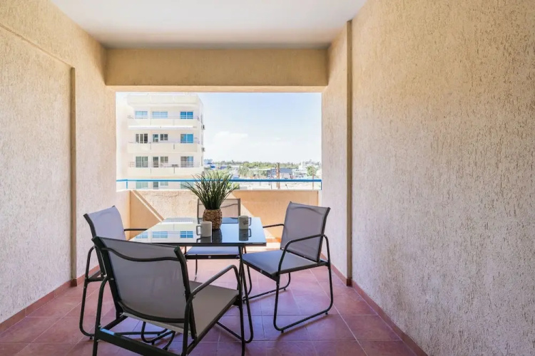 Calina - 3-BR Apt & Pool in Mackenzie