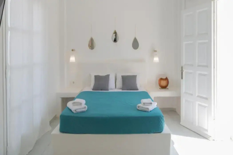 Noème Santorini