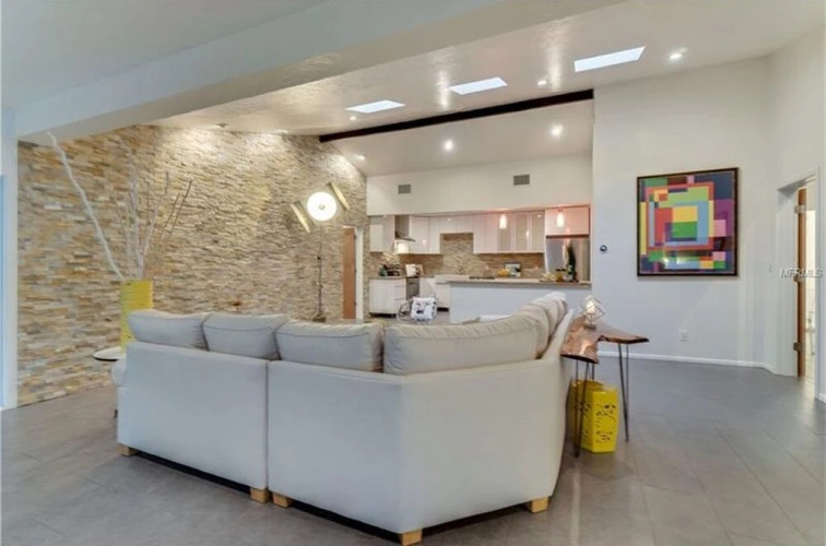Calle de Peru by Beachside Management