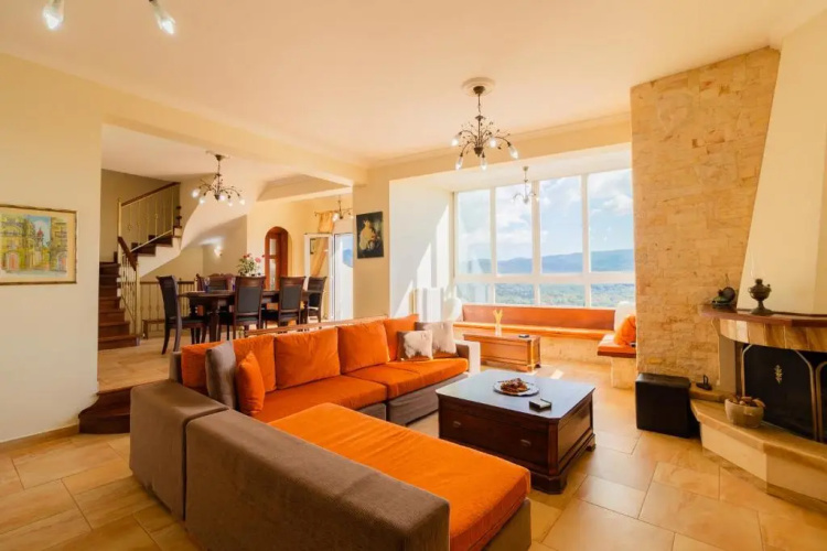 Villa Dinos
