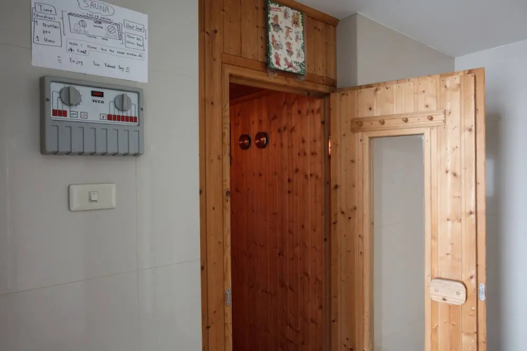4C - 2 Bedroom Downtown Apartment With Shared Pool