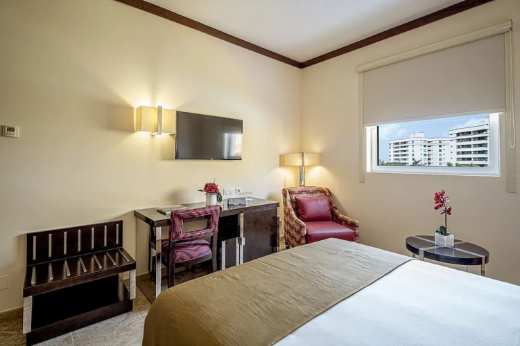 iu Hotel Kuíto