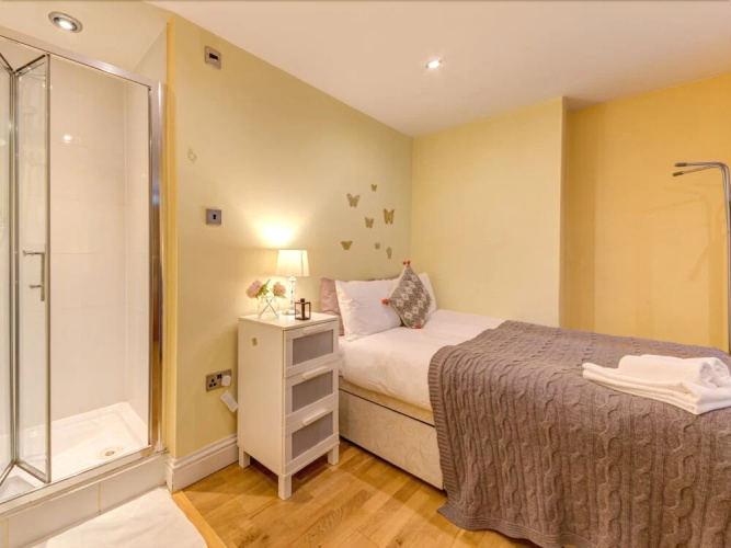 Collingham Place Apartment