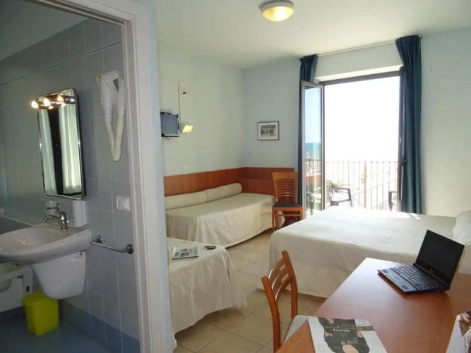 Standard Quadruple room with balcony and with sea view