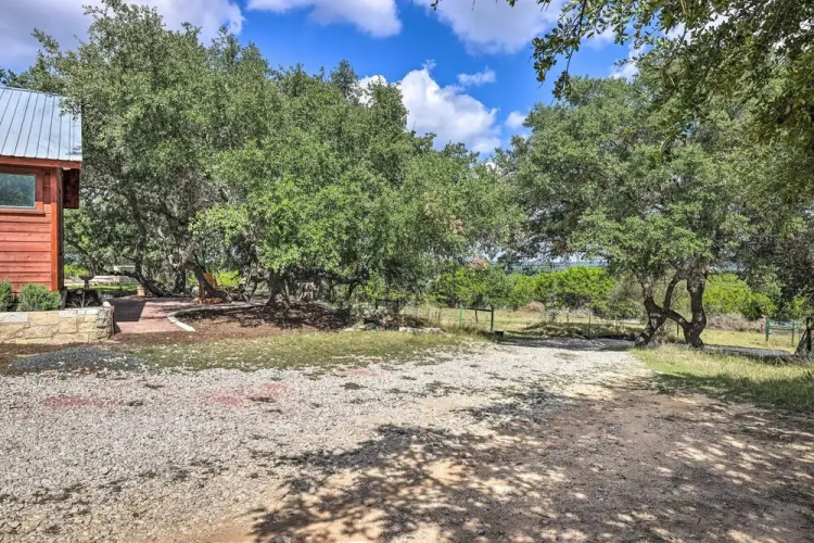 Dripping Springs Cabin w/ Pool, Hill Country Views