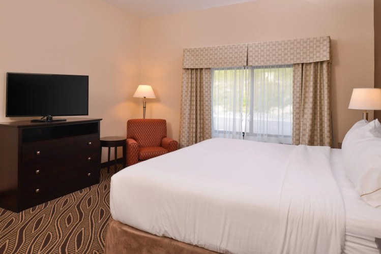 Holiday Inn Express & Suites Washington - Meadow Lands by IHG