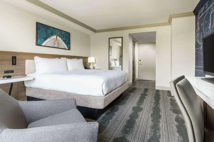 Deluxe Double room with city view