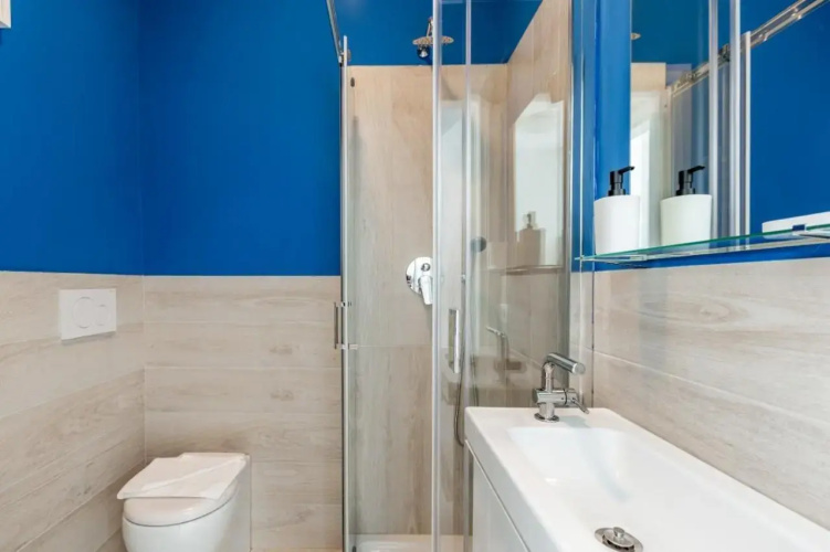 Guesthost - Bright Apt 600mt From Viale Zara!