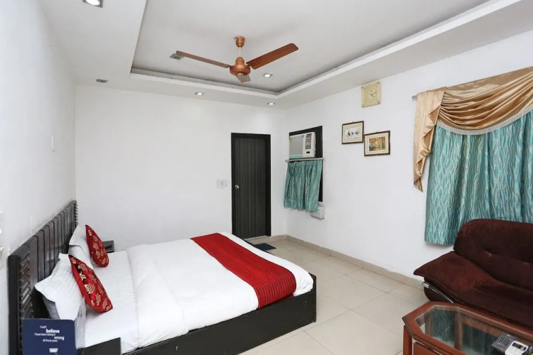 Oyo 12805 Sunrise House