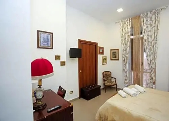 Don Carlo room
