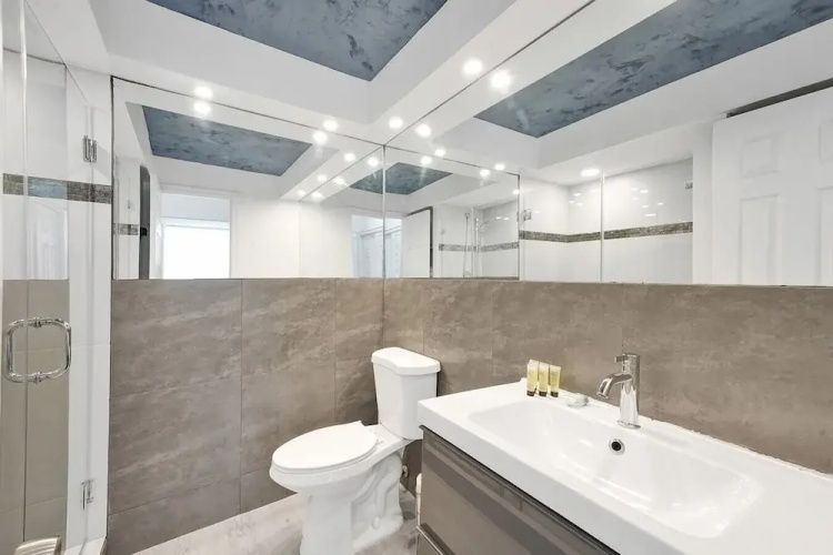 Ocean Dr 1BR Miami Beach Getaway