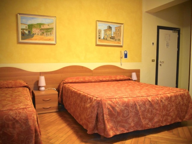 Standard Triple room
