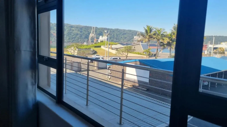 Accommodation Front - Prestigious 2 Sleeper Apartment with Harbour Views