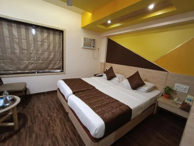 Rajhans Hotel