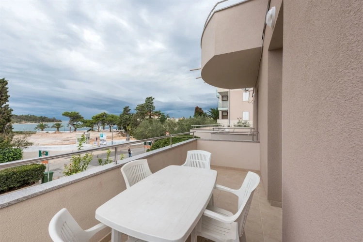 Apartment with balcony