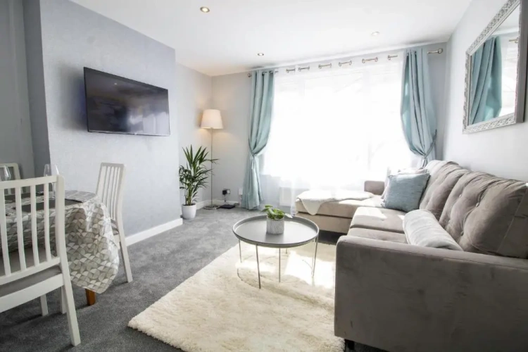 2 Bedrooms Apartment